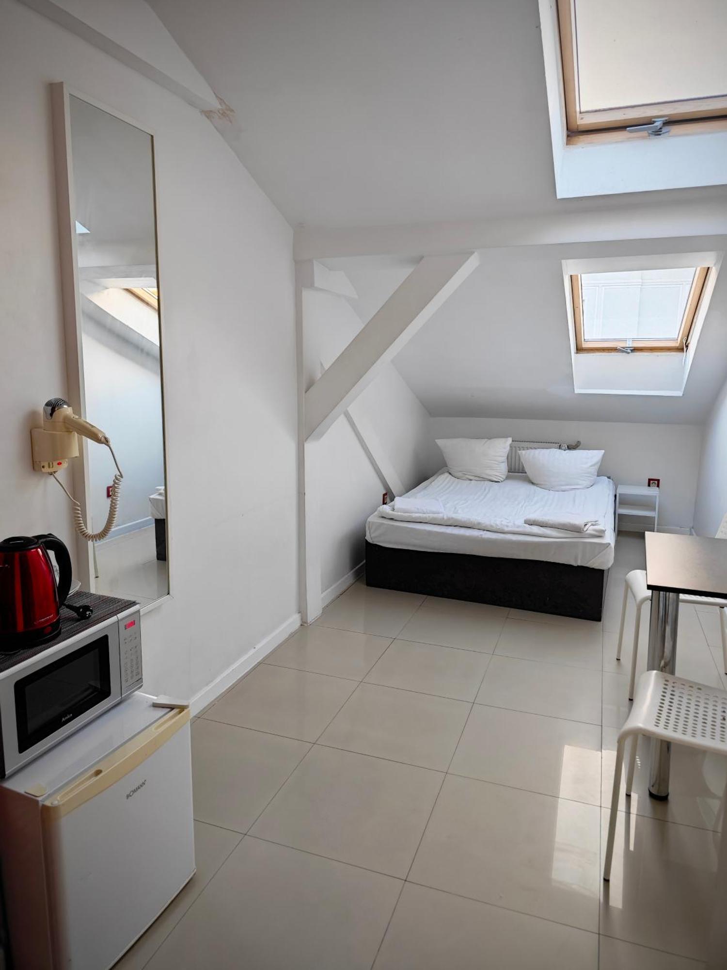 Apartamenty Hoza Attic Studio Warsaw Room photo