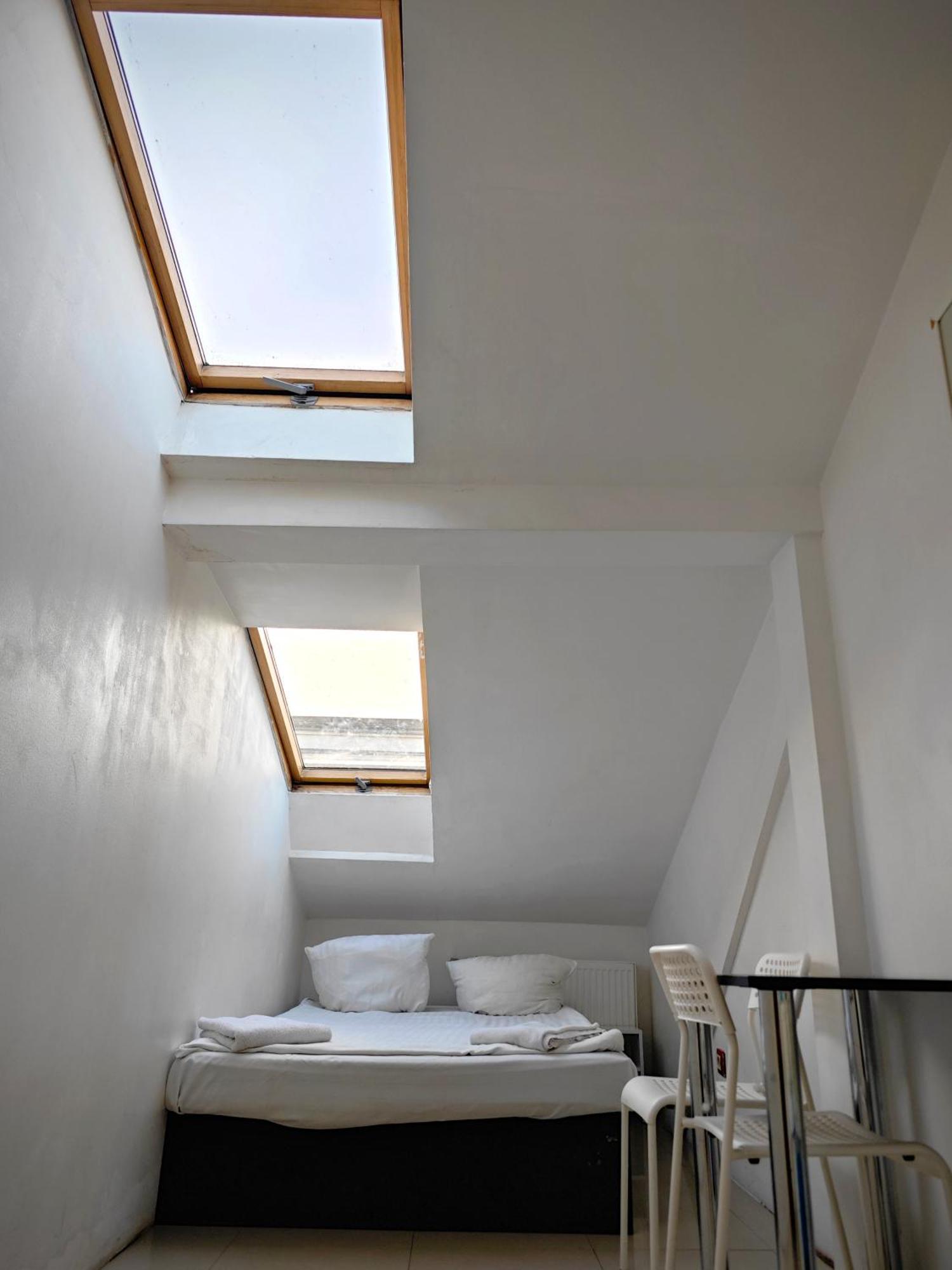 Apartamenty Hoza Attic Studio Warsaw Room photo